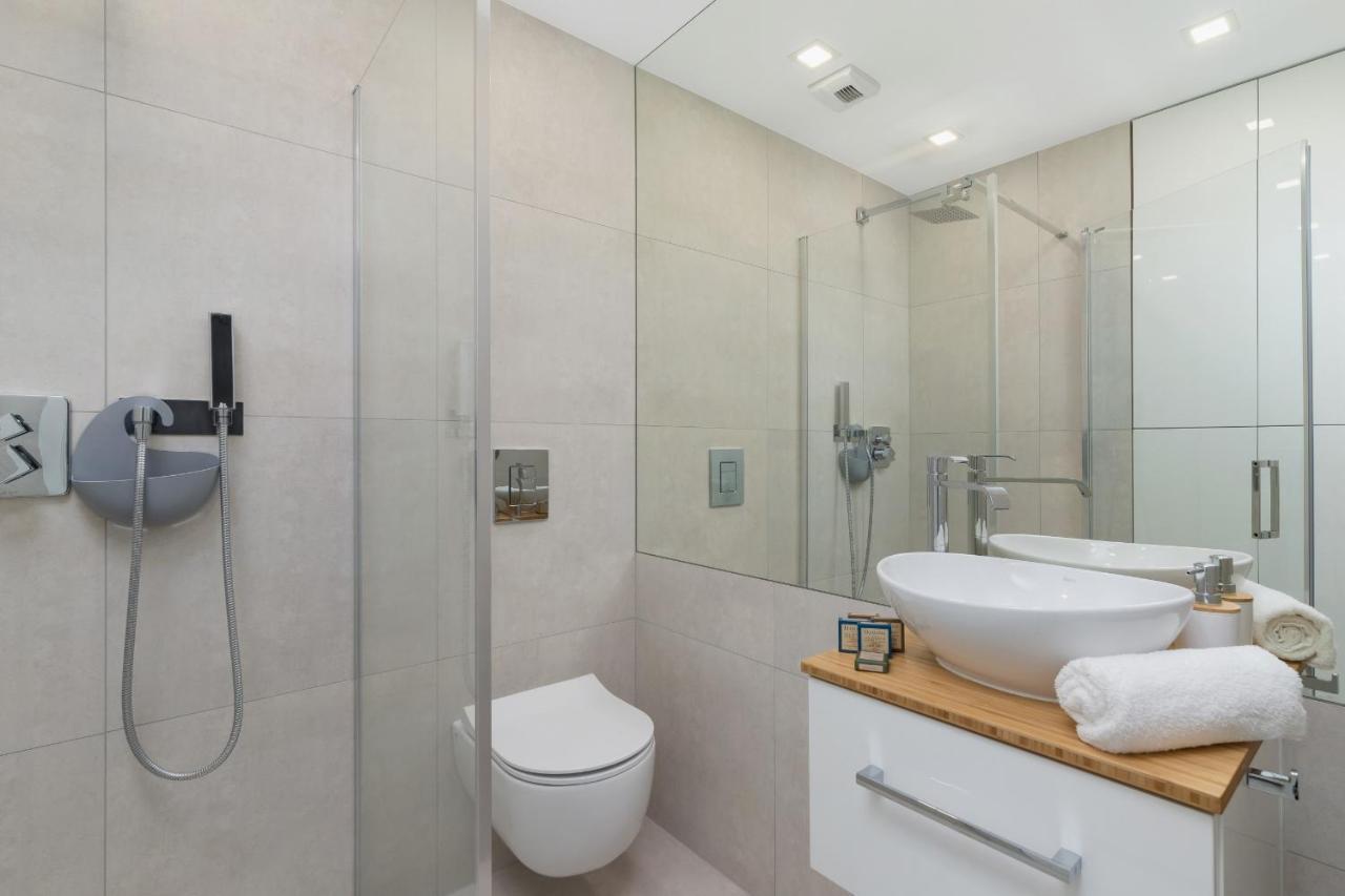 City Centre & Modern Quiet Apartment With Parking By Renters Prestige Krakov Exteriér fotografie